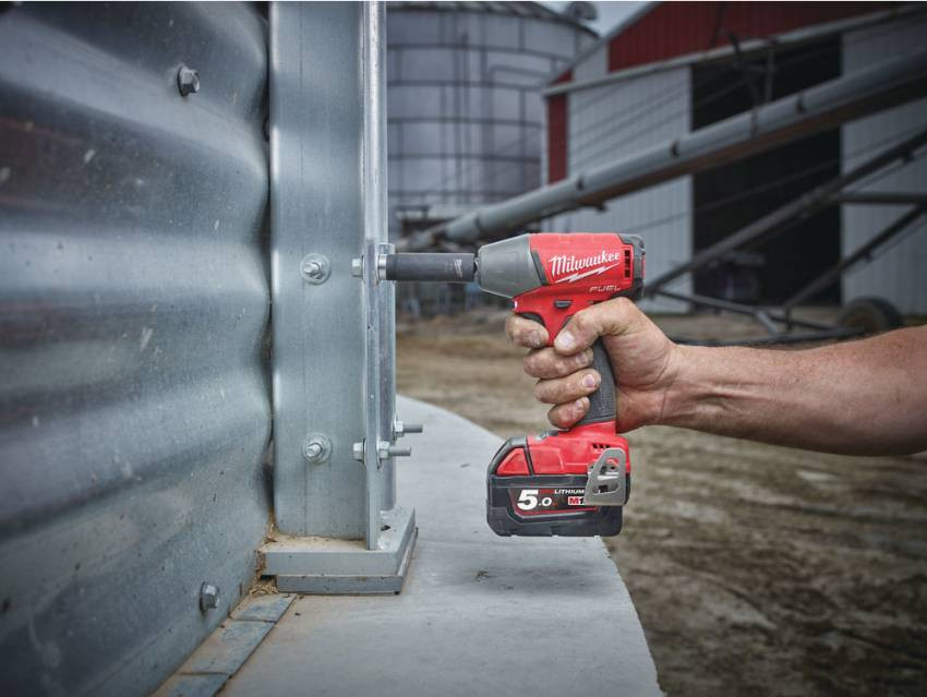Гайкокрут акумуляторний 1/2" MILWAUKEE, M18 FIWP12-502X, 300Нм (зарядний пристрій, 2 акум.Х 5Ач, HDкейс)-4933451068