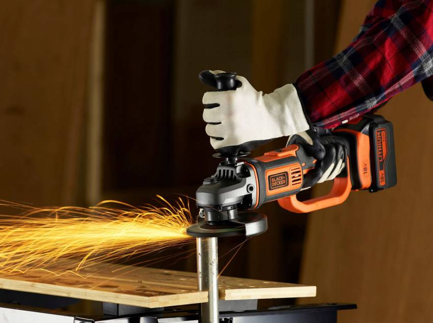Шліфмашина кутова - болгарка акумуляторна BLACK DECKER BCG720N-BCG720N