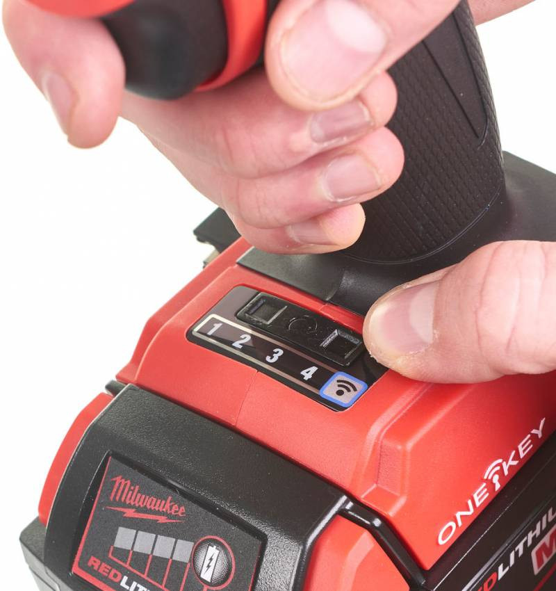 Імпульсний ударний шуруповерт акумуляторний 1/4" HEX MILWAUKEE, M18 ONEID2-502X, 226Нм (заряд.пр.,2 акум.Х5Ач, HDкейс)-4933464091