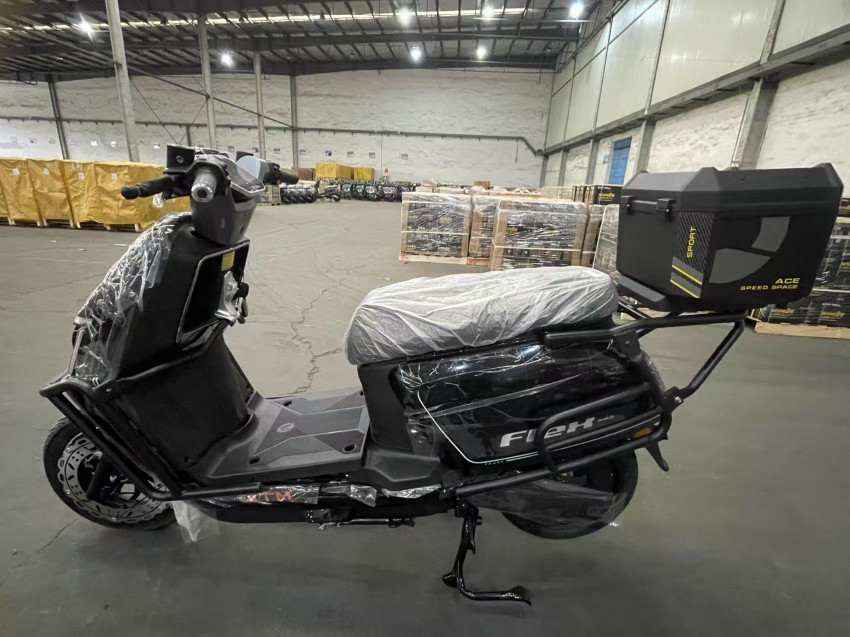Скутер акумуляторний К5, 2000Вт, 72V, швидкість 70км/год, запас ходу 110км-Flex Pro