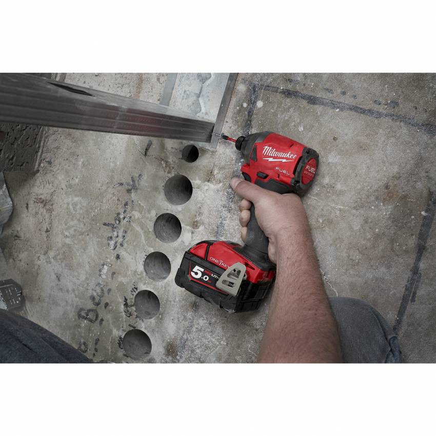 Імпульсний ударний шуруповерт акумуляторний 1/4" HEX MILWAUKEE, M18 ONEID2-502X, 226Нм (заряд.пр.,2 акум.Х5Ач, HDкейс)-4933464091