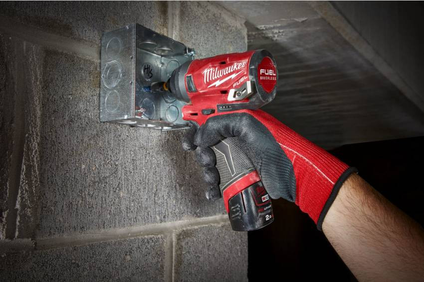 Гвинтоверт акумуляторний 1/4" HEX MILWAUKEE, M12 FID-202X, 147Нм (зарядний пристрій, 2 акум.Х 2Ач, HDкейс)-4933459823