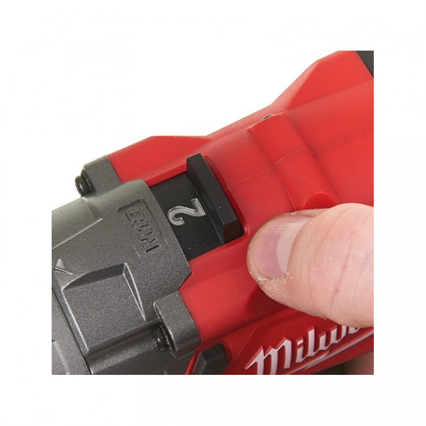 Дриль-шуруповерт акумуляторний M18FDD2-402C крутий. мом.135 Нм MILWAUKEE-4933464598