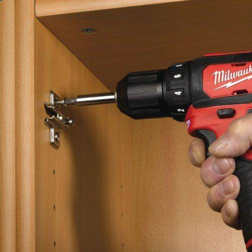 Дриль-шуруповерт акумуляторний MILWAUKEE, M12 BDD-202C, 30Нм ( зар.пристр, 2 акум.Х 2Ач, кейс) (акція)-4933441915