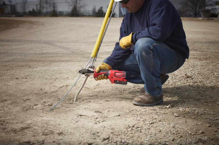 Гидравлический инструмент для резки кабеля до 35 мм M18™ FORCE LOGIC™ MILWAUKEE 4933464301-4933464301