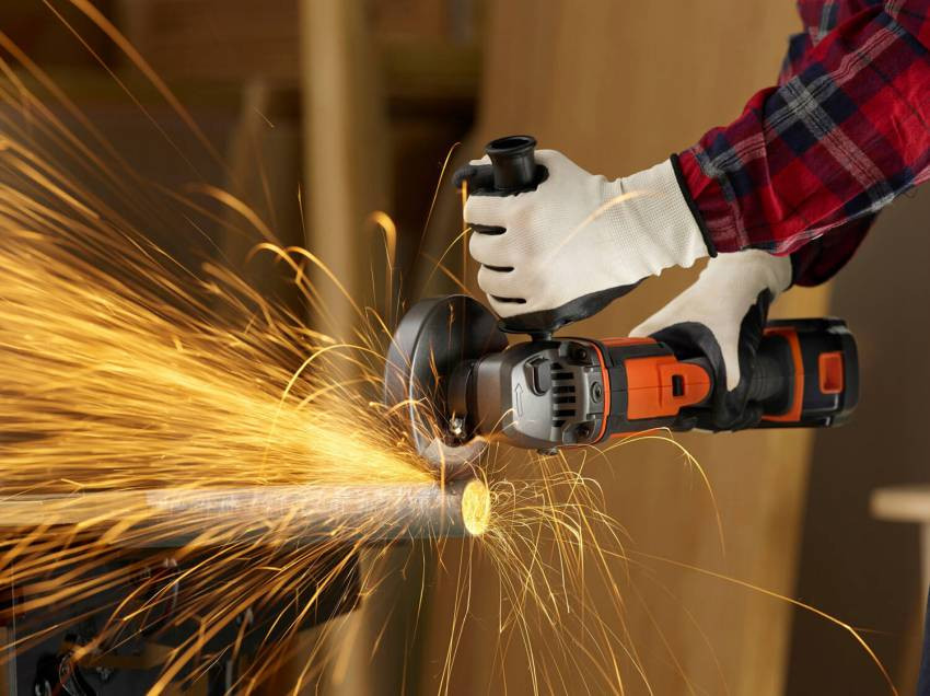 Шліфмашина кутова - болгарка акумуляторна BLACK DECKER BCG720N-BCG720N