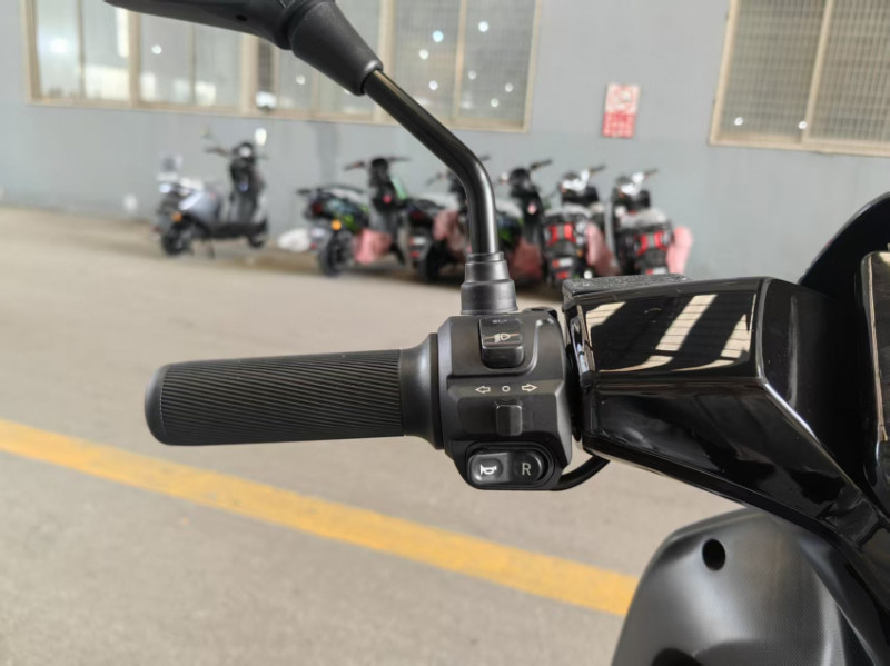 Скутер акумуляторний NAKU 2, 72В, 2500Вт, Швидкість - 60км/год-N-MAX 2500