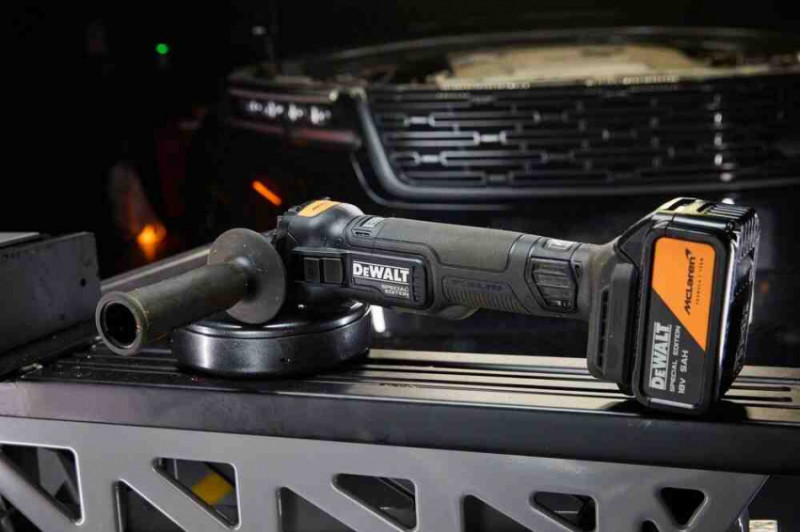 Шліфмашина кутова - болгарка акумуляторна безщіткова McLaren F1 TEAM SPECIAL EDITION DeWALT DCG45MP2T-DCG45MP2T