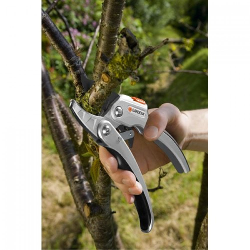 Секатор Gardena SmartCut з храповим механізмом-08798-20.000.00