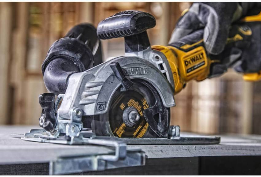 Пила дискова акумуляторна безщіткова DeWALT DCS571P2-DCS571P2