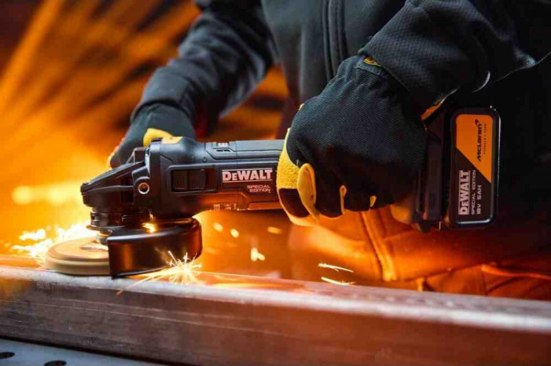 Шліфмашина кутова - болгарка акумуляторна безщіткова McLaren F1 TEAM SPECIAL EDITION DeWALT DCG45MP2T-DCG45MP2T