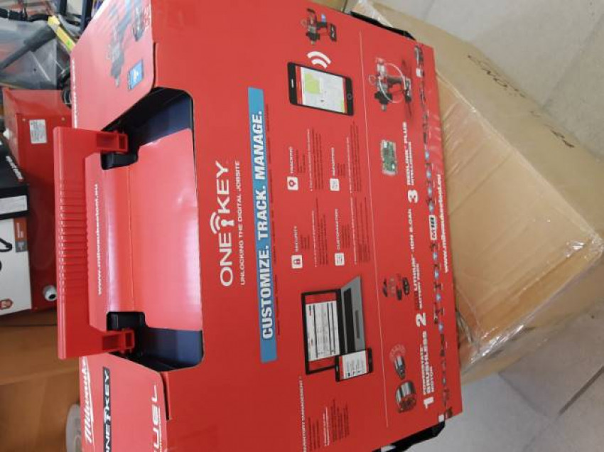 Гайковерт акумуляторний 1" MILWAUKEE, M18 ONEFHIWF1-802X, 2400Нм (зарядний пристрій, 2 акум.Х 8Ач, HDкейс)-4933459733
