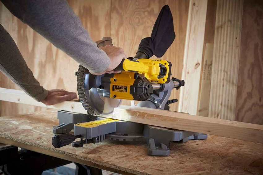 Пила торцювальна акумуляторна STANLEY FATMAX SFMCS701M1-SFMCS701M1