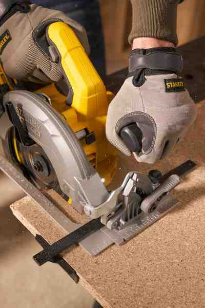 Пила циркулярна акумуляторна STANLEY FATMAX SFMCS550B-SFMCS550B