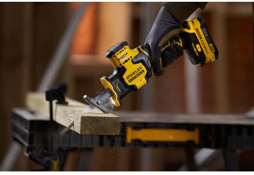 Пила шабельна акумуляторна STANLEY FATMAX SFMCS305B-SFMCS305B