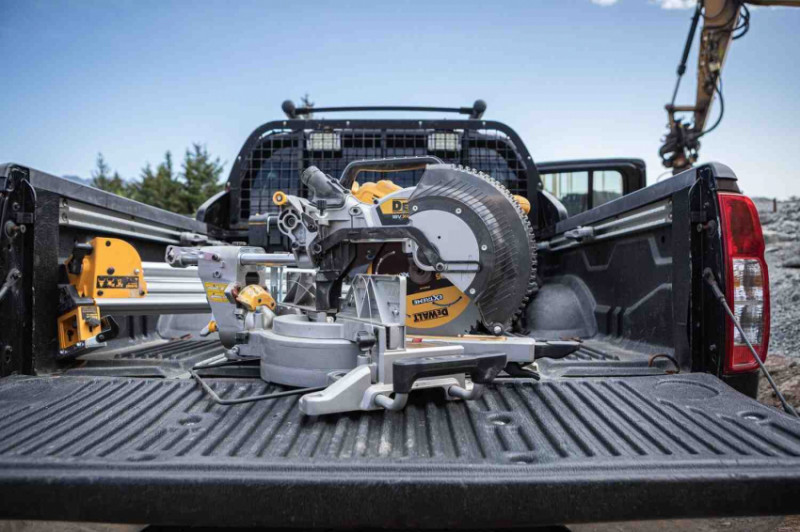 Пилка торцювальна акумуляторна безщіткова DeWALT DCS782N-DCS782N