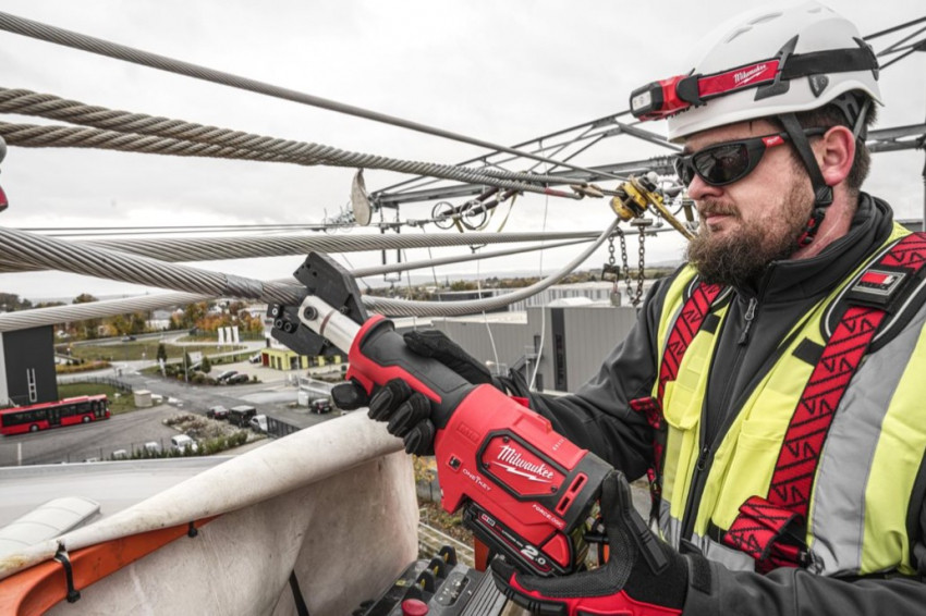 Гидравлический инструмент для резки кабеля до 35 мм M18™ FORCE LOGIC™ MILWAUKEE 4933464301-4933464301