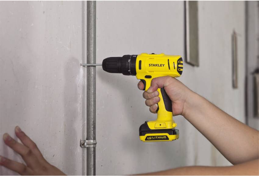 Дриль-шуруповерт ударний STANLEY SCH121S2K-SCH121S2K