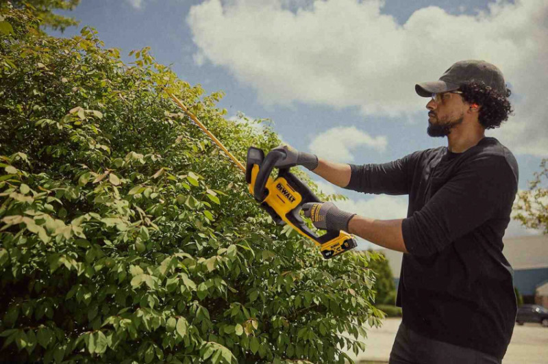 Кущоріз акумуляторний DeWALT DCMHT562N-DCMHT562N