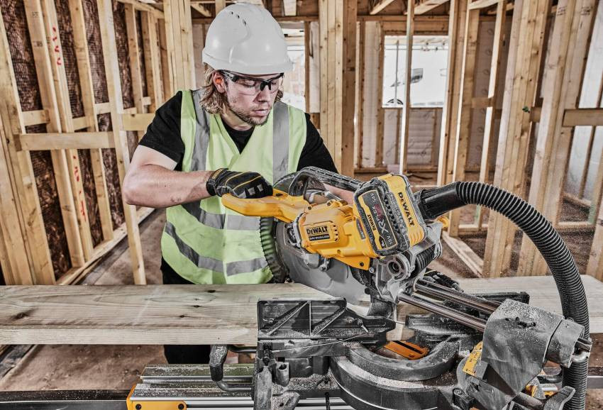 Пилка торцювальна акумуляторна безщіткова DeWALT DCS781N-DCS781N