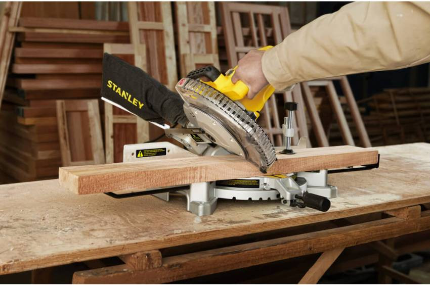 Пила торцювальна мережева STANLEY SM16-SM16