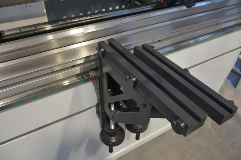 Гідравлічний листозгинальний прес з ЧПК Isitan EDGEBENDER 31135 NC-EB31135NC