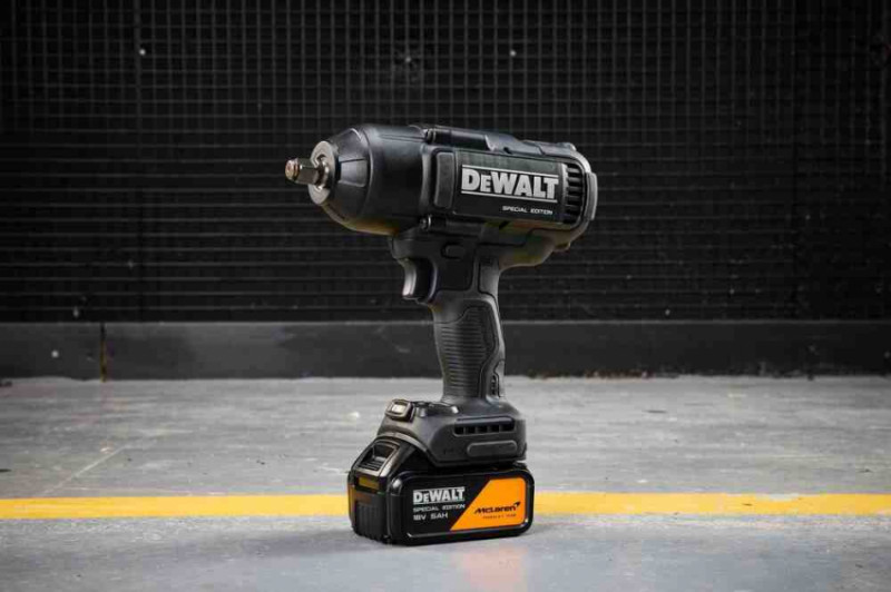 Гайкокрут ударний акумуляторний безщітковий McLaren F1 TEAM SPECIAL EDITION DeWALT DCF99MP2T-DCF99MP2T
