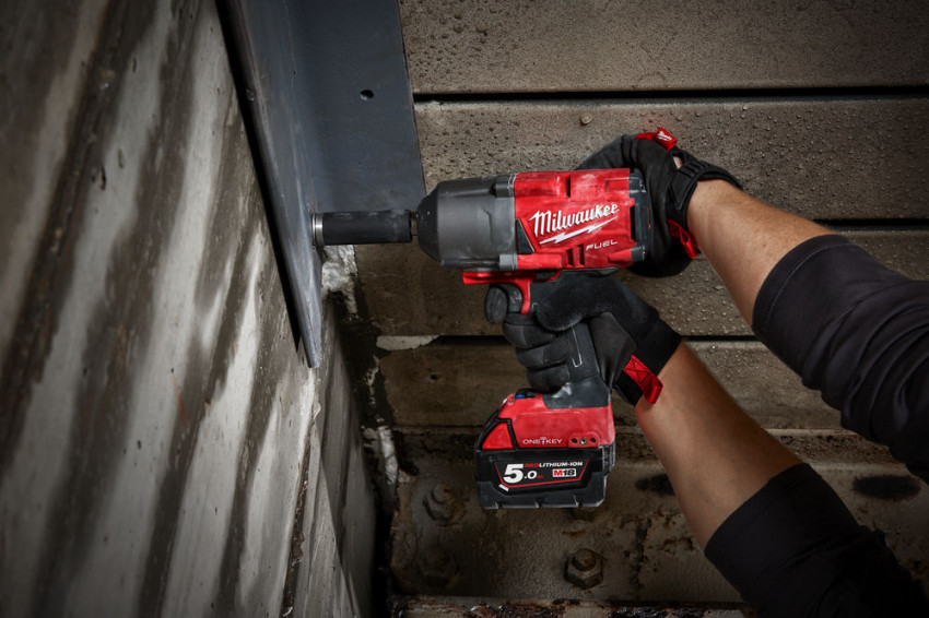 Гайковерт акумуляторний безщітковий MILWAUKEE 3/4" (2034Нм) M18 ONEFHIWF34-0, з кільцем (каркас) + M18 B5 подарунок-4933499164/B5