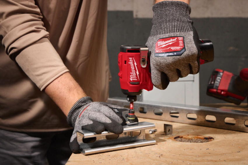 Гвинтокрут акумуляторний 1/4'' HEX MILWAUKEE M12 BLIDRC-202C (124Нм)-4933499690