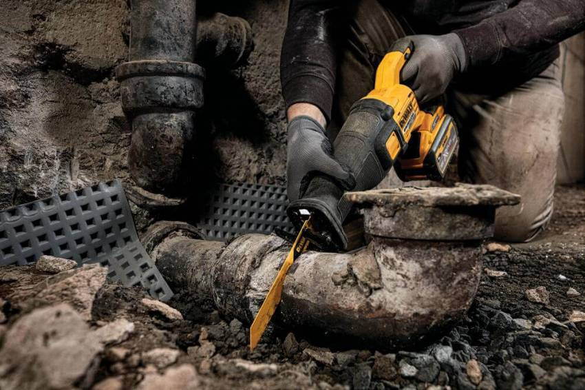 Пила шабельна акумуляторна DeWALT DCS389NT-DCS389NT