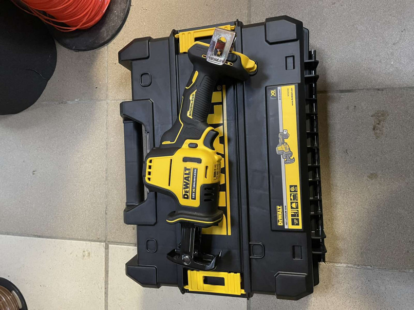 Пила шабельна акумуляторна безщіткова DeWALT DCS369NT-DCS369NT