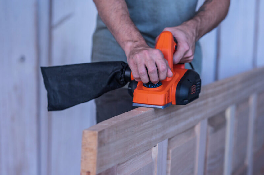 Рубанок мережевий BLACK+DECKER BEW712-BEW712