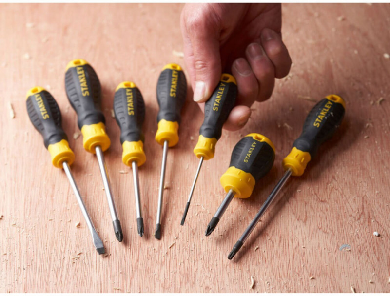 Викрутка Cushion Grip довжиною 60 мм з паралельним жалом під шліц SL 2.5 STANLEY STHT16151-0-STHT16151-0