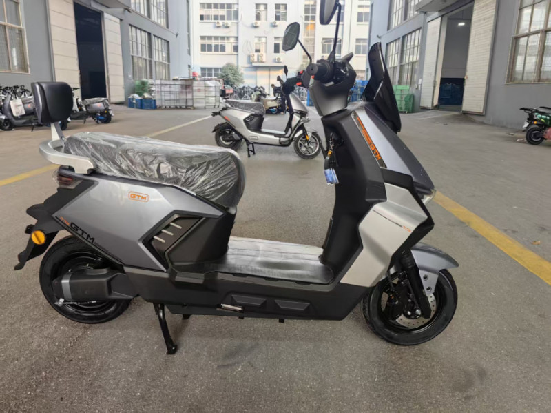 Скутер акумуляторний CP610, 72В, 1200Вт, Швидкість - 45км/год-C-EV 1200