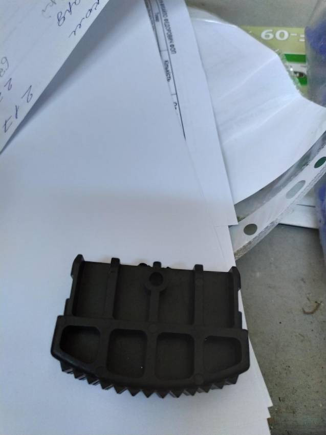 Упор пластиковий чорний до драбин-