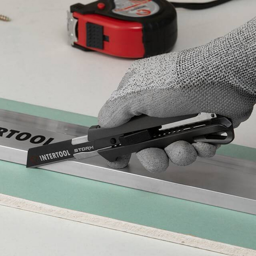 Ніж сегментний 18 мм STORM, алюмінієва ручка, металева напрямна INTERTOOL HT-0534-HT-0534
