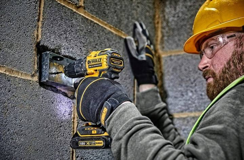 Дриль-шуруповерт акумуляторний безщітковий DeWALT DCD708P2T-DCD708P2T