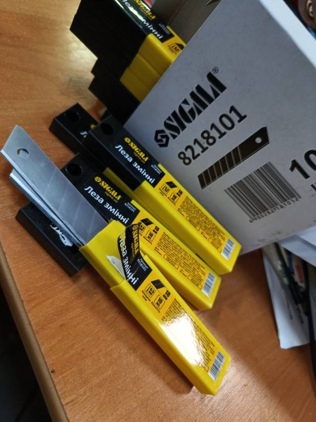 Леза змінні (прямі) 18мм 10шт Sigma (8218101)-8218101