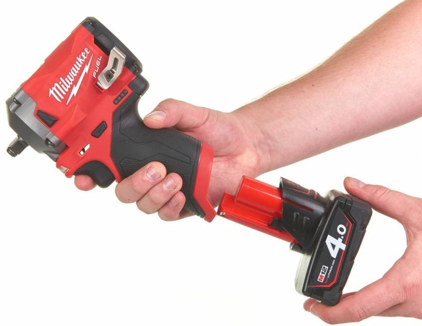 Гайкокрут акумуляторний 3/8" MILWAUKEE, M12 FIW38-422X, 12В, 339 Нм, (заряд. пристрій, 1 акум.Х 2Ач, 1 акум.Х 4Ач, HD кейс)-4933464613