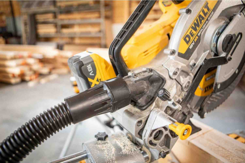 Пилка торцювальна акумуляторна безщіткова DeWALT DCS782N-DCS782N