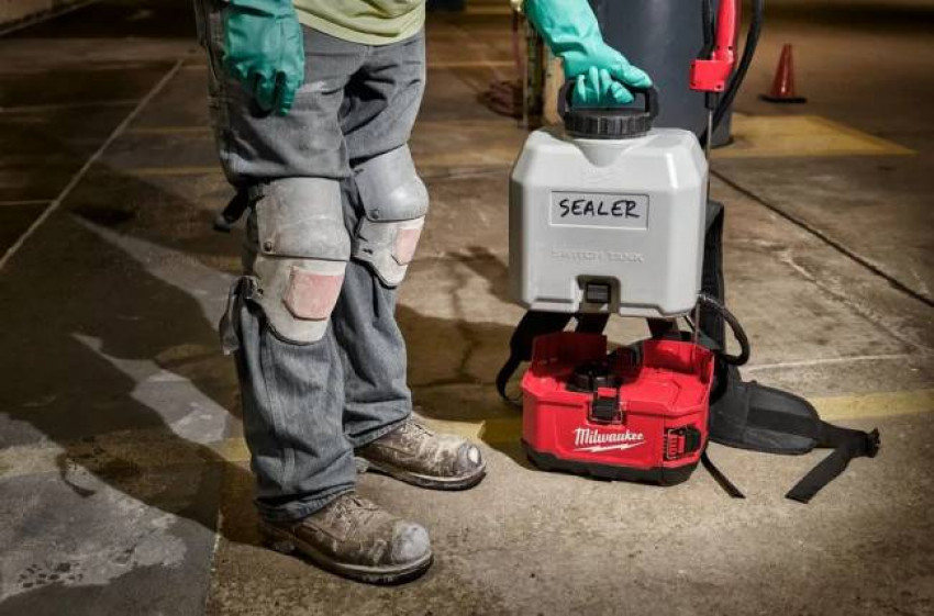Обприскувач з ємністю для бетону Milwaukee M18 BPFPCCST-0 (4933471371)-4933471371