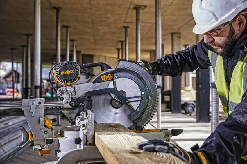Пила настільна мережева DeWALT DWS780-DWS780