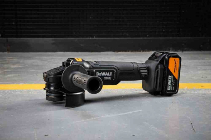Шліфмашина кутова - болгарка акумуляторна безщіткова McLaren F1 TEAM SPECIAL EDITION DeWALT DCG45MP2T-DCG45MP2T