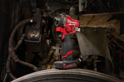 Гайковерт високомоментний акумуляторний MILWAUKEE 1/2&quot; (746 Нм) M12 FCIWF12G3-0