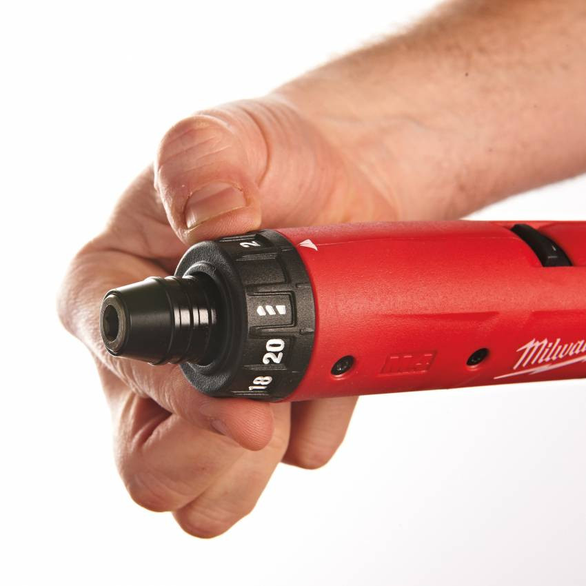 Викрутка акумуляторна MILWAUKEE M4 D-202B (зарядний пристрій, 2 акум.Х2Ач)-4933440475