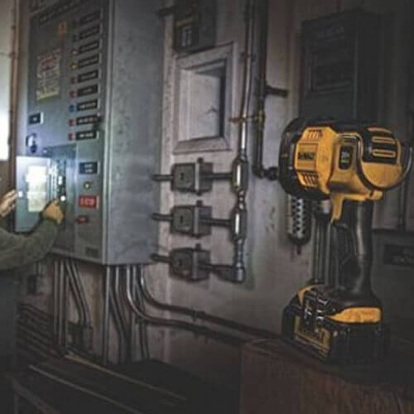 Ліхтар світлодіодний акумуляторний DeWALT DCL043-DCL043