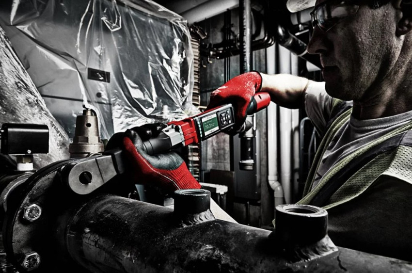 Акумуляторний електронний динамометричний ключ 1/2'' M12ONEFTR12-201C FUEL MILWAUKEE (203,4 Нм)-4933464970