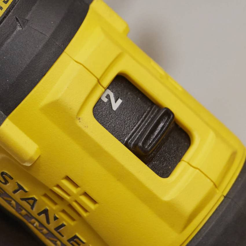 Дриль-шурупокрут безщітковий акумуляторний STANLEY FATMAX SBD710M2K-SBD710M2K
