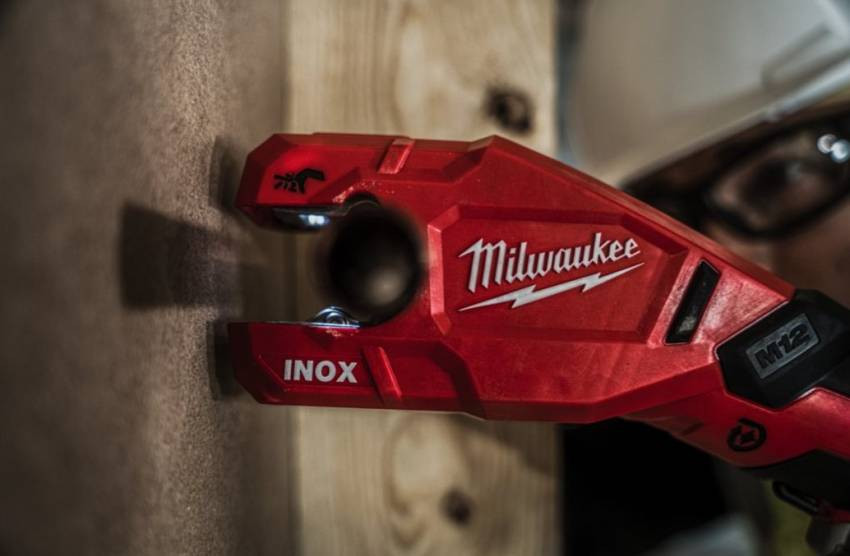 Аккумуляторний труборіз по нержавеющей стали MILWAUKEE M12PCSS-0-4933479241