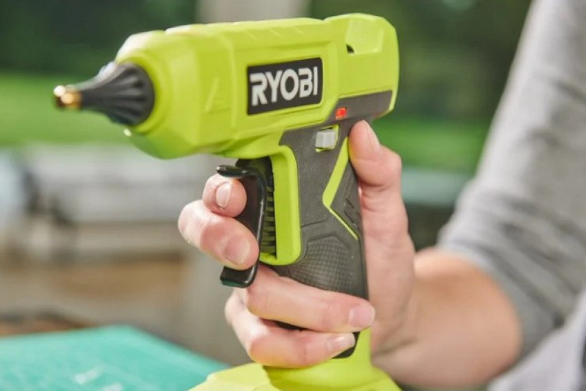 Пістолет клейовий акумуляторний RYOBI RGLU18-0 ONE+18В (каркас)-5133005717